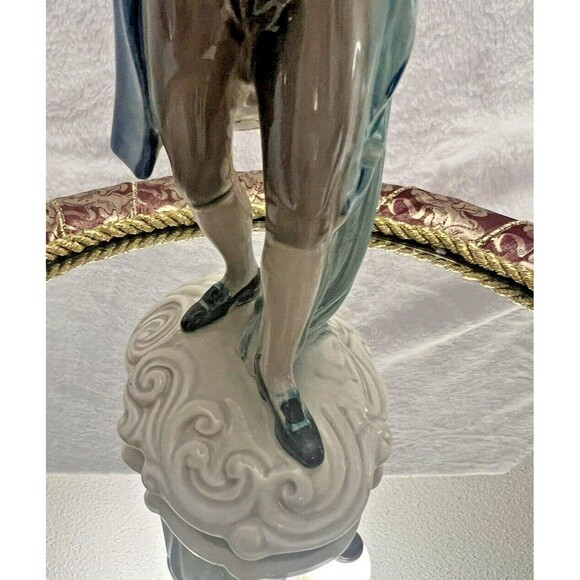 Goldcrest Creation "Rendezvous" by P. Porcher – Figurine #812 – 8.5" Tall - Picture 5 of 11